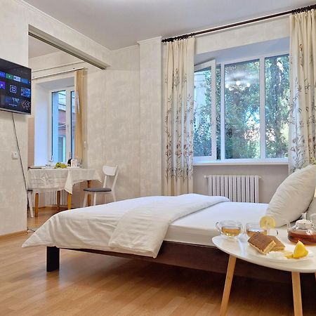 Однокімна Квартира Біля Каштанової Алеї У Центрі Полтави Мережа Alexapartments Документи Для Відряджень Безконтатне Заселення 24-7 Poltava Extérieur photo