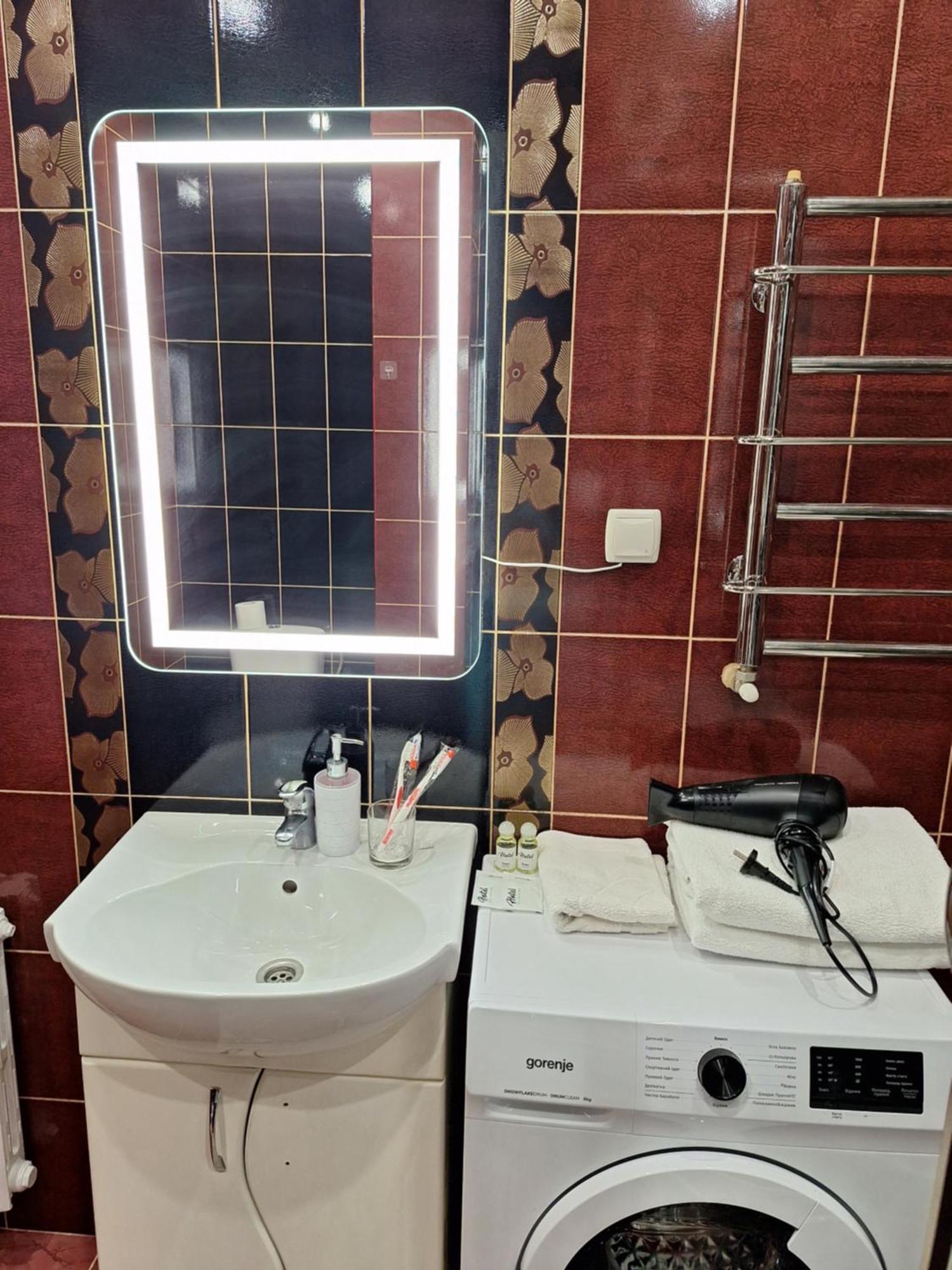 Однокімна Квартира Біля Каштанової Алеї У Центрі Полтави Мережа Alexapartments Документи Для Відряджень Безконтатне Заселення 24-7 Poltava Extérieur photo