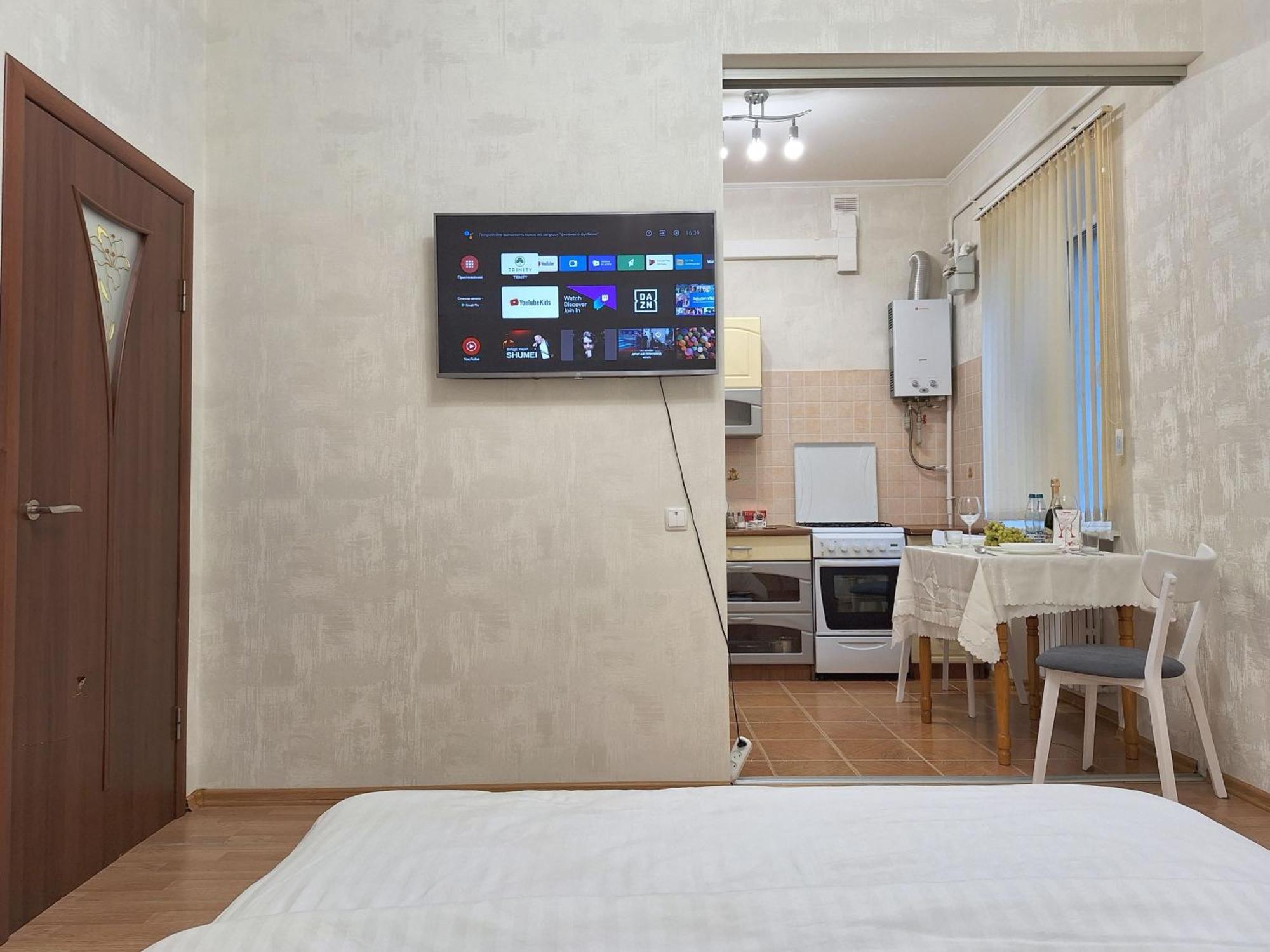 Однокімна Квартира Біля Каштанової Алеї У Центрі Полтави Мережа Alexapartments Документи Для Відряджень Безконтатне Заселення 24-7 Poltava Extérieur photo